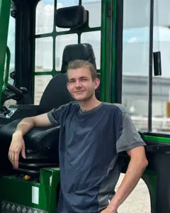 Elias Tanklage in der Nordbleche-Lagerlogistik